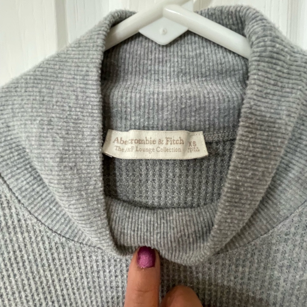 Abercrombie & Fitch Light Gray Turtleneck Sweater - Picture 2 of 3